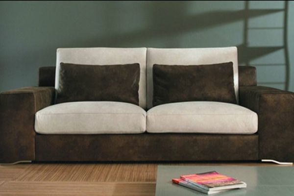 sofa-139BCBB773-2ECB-3A6D-89C0-AFFCE28AF468.jpg
